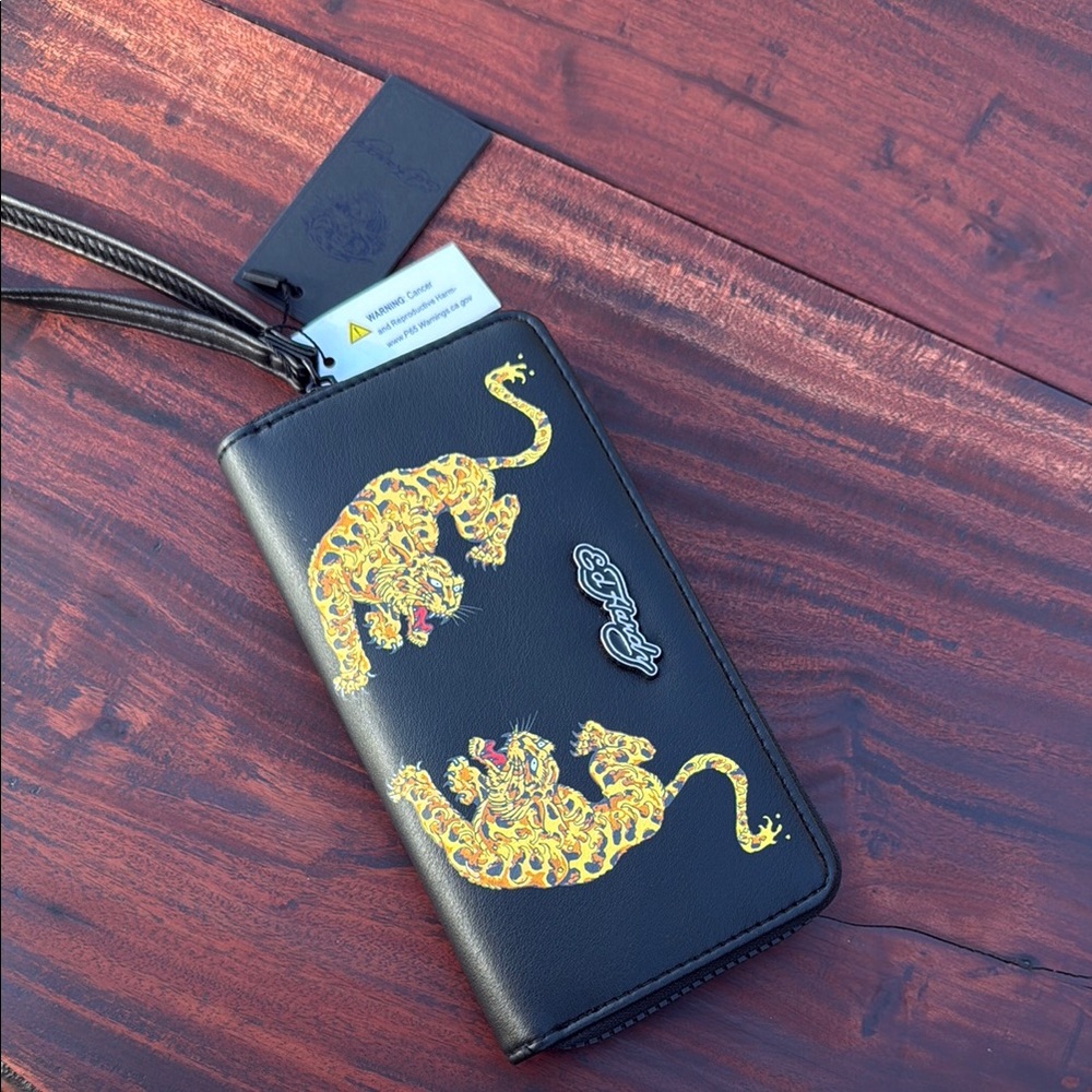 NWT RARE Ed Hardy Wristlet Long Wallet with Two Screaming Tigers Design 🐅